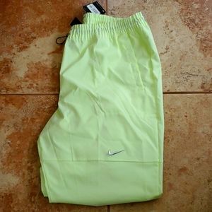 NWT: NIKE SPRING GREEN WOMENS 🏃♀️JOGGERS